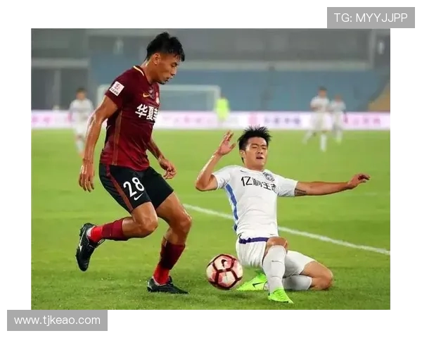 青岛西海岸主场鏖战河南俱乐部强强对决上演激情足球盛宴