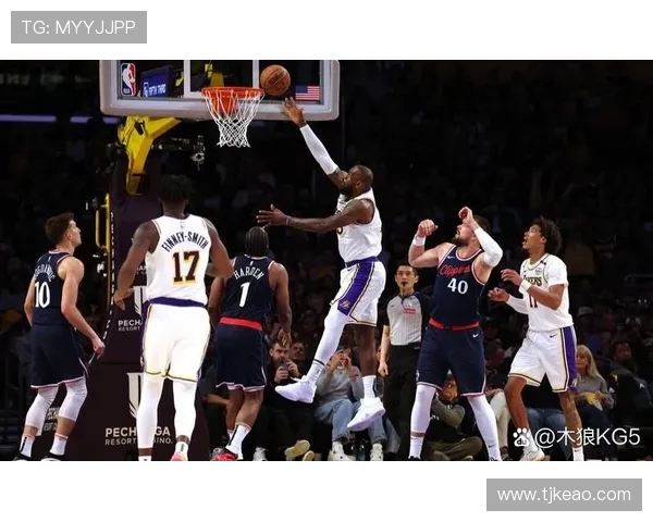 2009年湖人与快船的激烈对决回顾与精彩瞬间分析