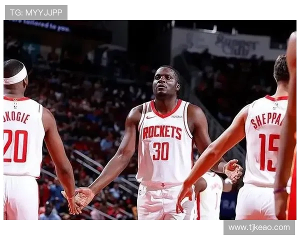 2017年NBA火箭队与老鹰队激战回顾精彩瞬间与赛季亮点分析