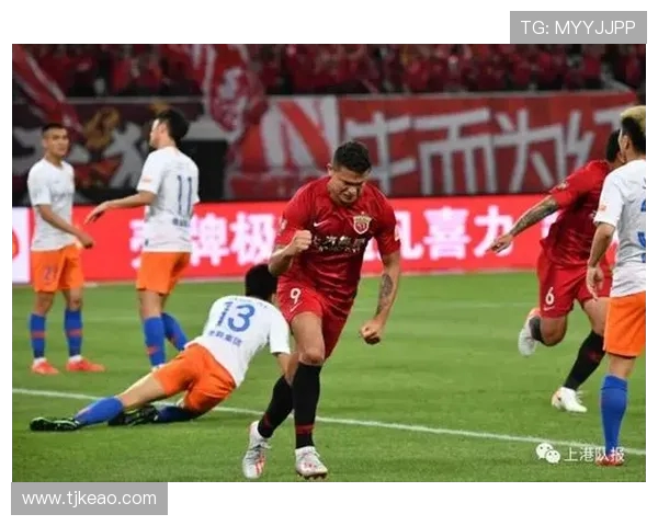 上港逆转鲁能精彩对决2比1收获胜利展现强大实力