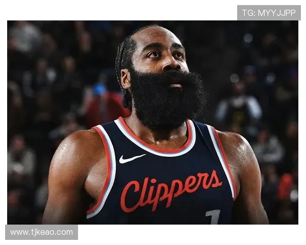 勇士与快船首战激烈对决谁能在季后赛首轮占得先机