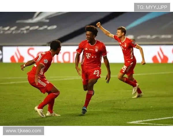 巴黎与拜仁慕尼黑激战正酣比分揭晓引发球迷热议 巴黎与拜仁慕尼黑激战正酣比分揭晓引发球迷热议